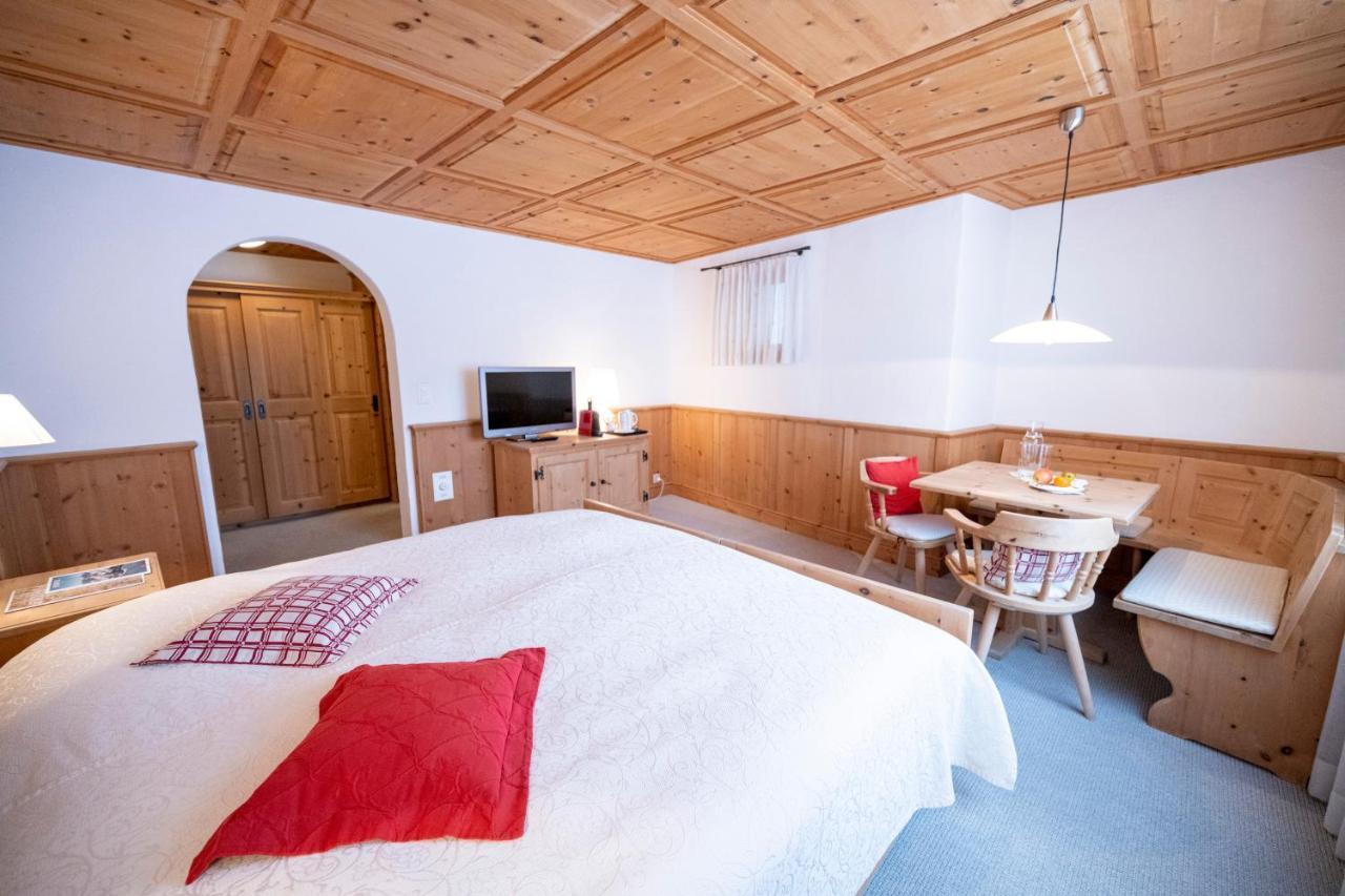 Hotel Engiadina Scuol Esterno foto