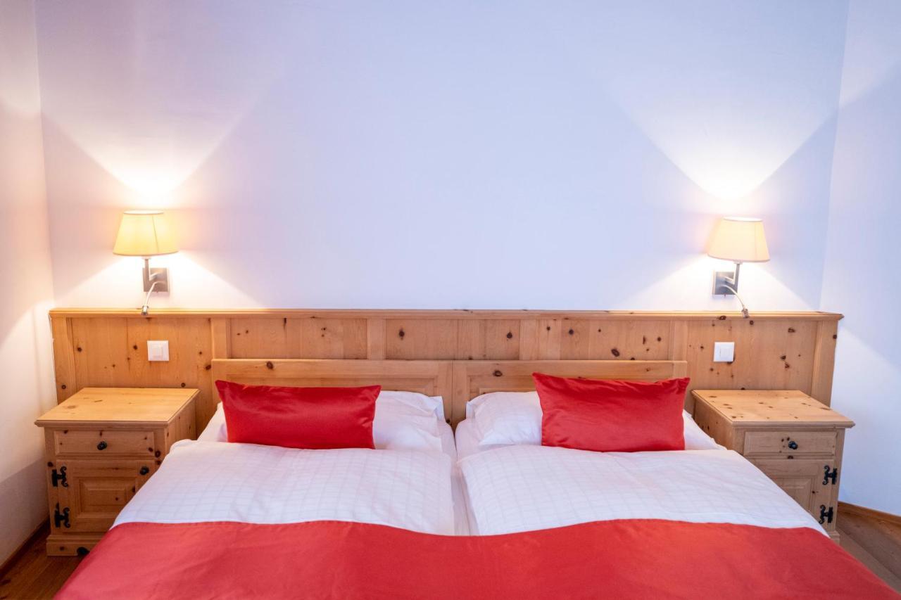 Hotel Engiadina Scuol Esterno foto