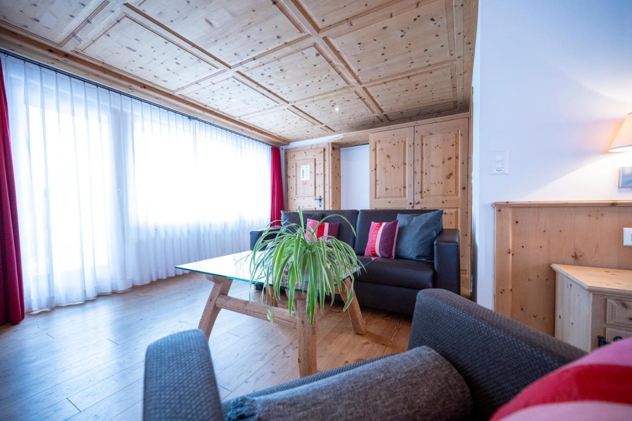 Hotel Engiadina Scuol Esterno foto