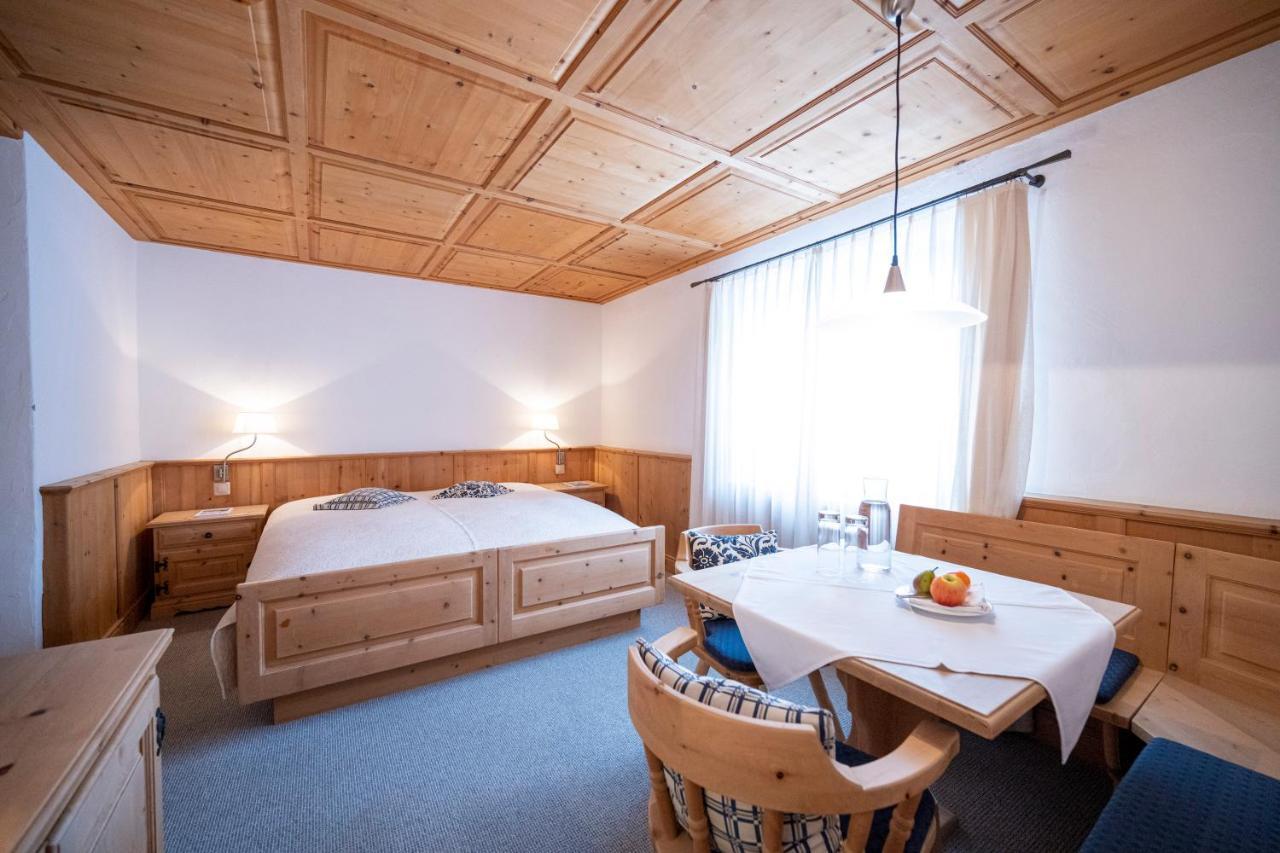 Hotel Engiadina Scuol Esterno foto