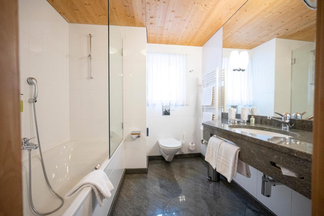 Hotel Engiadina Scuol Esterno foto
