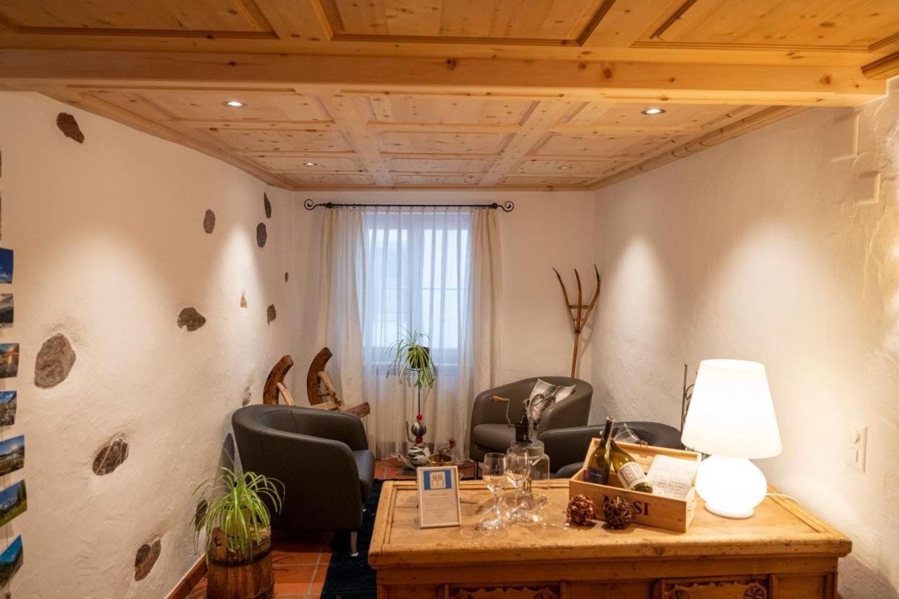 Hotel Engiadina Scuol Esterno foto