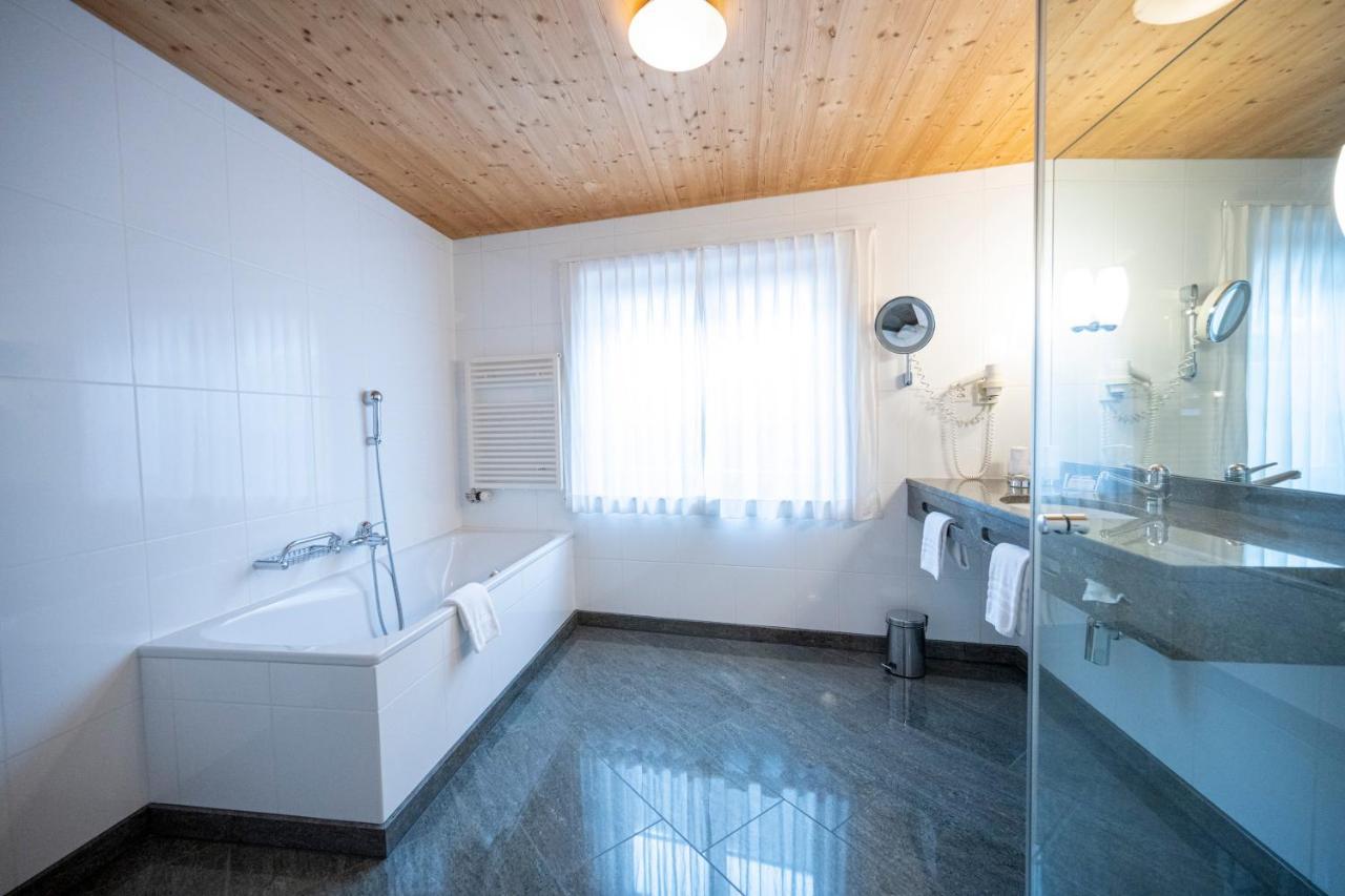 Hotel Engiadina Scuol Esterno foto